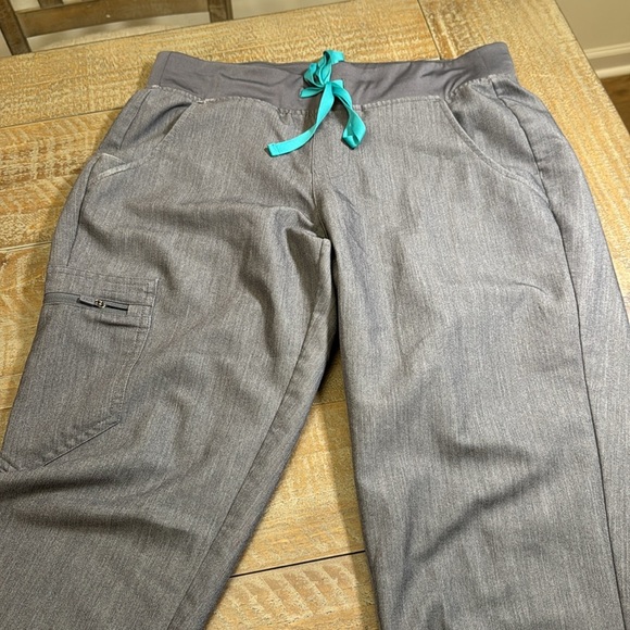 Figs technical collection scrub set graphite top size XS bottoms size S/P - Picture 15 of 17